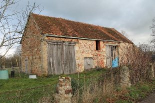 (Vakantie) koopwoning: Tortezais -2 huizen onder 1 kap met grote schuur en prachtig uitzicht, op terrein van 9700m² * NIEUW * te koop in Allier (Frankrijk).
