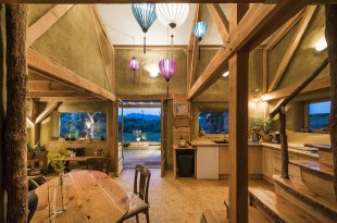 De woonkamer s avonds