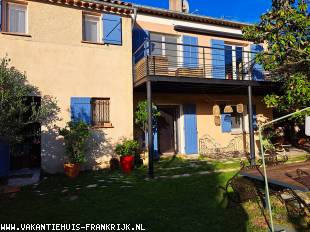 Vakantiehuis Cote d'Azur: Flexibel te boeken: l'Autre Maison, een aangenaam 6-persoons huis met tuin nagenoeg in het centrum van Cotignac.