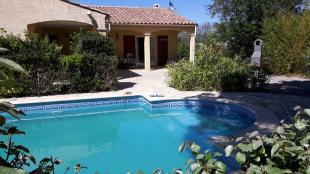 Vakantiehuis: Goed verzorgde, mooi ingerichte villa voor 6 personen met privé zwembad en ruime tuin met speelweide te huur in Aude (Frankrijk)