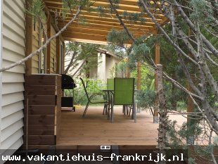 Vakantiehuis: Comfortabel luxe (nieuw) chalet met airco en heerlijke tuin op een (Nederlands) vakantiepark in Zuid-Frankrijk te huur in Herault (Frankrijk)