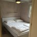 Ouderslaapkamer <br>Ouderslaapkamer met 2-persoonsbed, plafondventilator en een kast