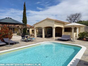 Vakantiehuis: Alleenstaande rustig gelegen villa met verwarmd privé zwembad en buitenkeuken op een steenworp van de Mont Ventoux