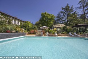 Vakantiehuis: Prachtig vintage ruim vakantiehuis eigen opgang en tuin op het zuiden, flexibel van 4/5 tot 8/10 personen. Groot zwembad in oude parktuin. te huur in Aude (Frankrijk)