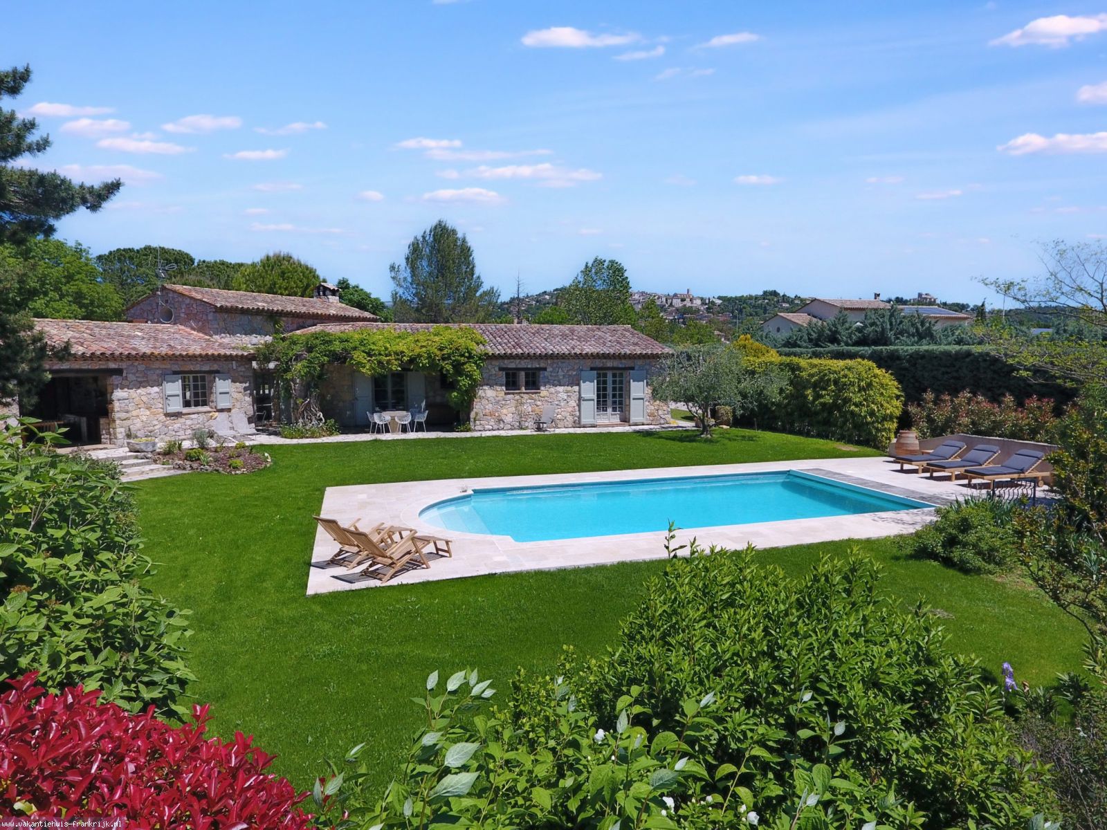 Hoofdfoto Welkom bij La Rabouillère, een authentiek stenen huis dat in 2020 volledig gerenoveerd is en zich bevindt op een vlak perceel van 4100m2