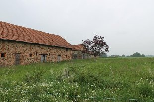 Vakantiehuis: Murat - 2 Schuren op 2500 m2 grond met vrij uitzicht. ** ONDER BOD ** te koop in Allier (Frankrijk).