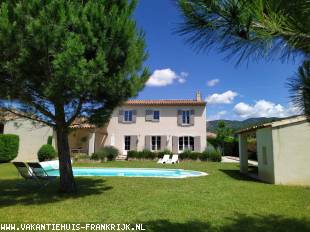 Huis te huur in Vaucluse en geschikt voor een vakantie in Zuid-Frankrijk.