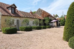 (Vakantie) woning: Bellenaves - Prachtige woonboerderij met gite en schuren op bijna 1,2 hectare met uniek uitzicht. ** NIEUW ** te huur in Allier (Frankrijk)