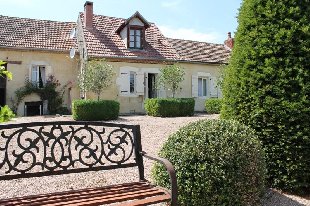 (Vakantie) koopwoning: Bellenaves - Prachtige woonboerderij met gite en schuren op bijna 1,2 hectare met uniek uitzicht. ** NIEUW ** te koop in Allier (Frankrijk).