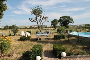 (Vakantie) koopwoning: Chezelle – Woonhuis met 5 chambres de hôtes , gite en 2 mobile homes op bijna 1.5 ha grond. ** ONDER BOD ** te koop in Allier (Frankrijk).