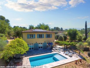 Vakantiehuis Cote d'Azur: Bastide le Murier is een kindvriendelijke, vrijstaande villa met privezwembad op wandelafstand van het centrum van Lorgues.