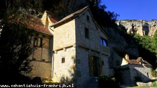 Vakantiehuis: Uniek eeuwenoud vakantieverblijf gebouwd in de rotsen langs de rivier Célé. te huur in Lot (Frankrijk)