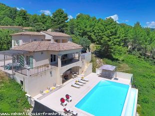Villa Catherina met veel pricacy en een prachtig weids uitzicht over de heuvels van Ampus.