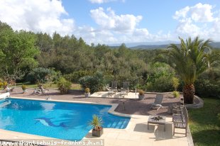 Vakantiehuis: SINDS 2020 IN DE VERHUUR: Villa met zwembad, privacy en adembenemend panoramisch uitzicht te huur in Var (Frankrijk)