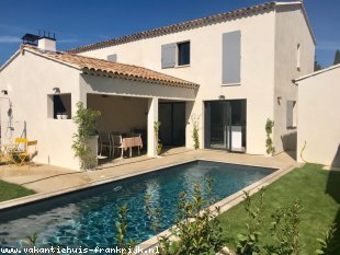 Vakantiehuis: Luxe nieuwbouw villa met prive zwembad aan de voet van de Mont Ventoux te huur in Alpes de Haute Provence (Frankrijk)