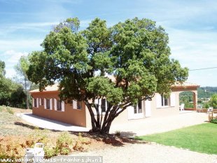 Vakantiehuis bij de golf: Comfortabele vakantievilla op groot terrein met privézwembad in hartje Provence voor 6 personen