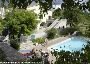 Vakantiehuis: Prachtig landhuis  in zuid Ardeche op een privé domein van veertig hektaren te huur in Ardeche (Frankrijk)