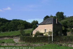 Vakantiehuis: Vrijstaande authentieke voormalige knechtenwoning prachtig gelegen in een vallei in de Morvan. Gite C'est un Rêve. te huur in Saone et Loire (Frankrijk)