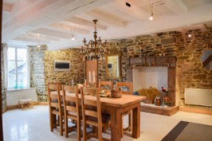 Kitchen Dining area