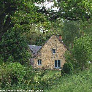 Authentiek huis met ruime tuin en geweldig uitzicht gelegen middenin in de prachtige natuur van de morvan