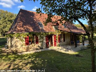 Landelijk gelegen authentiek charmant vakantiehuis met privé zwembad in Rouffignac Saint Cernin de Reilhac.