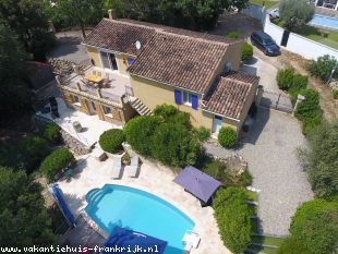 Huis te huur in Var en binnen uw budget van  1100 euro voor uw vakantie in Zuid-Frankrijk.