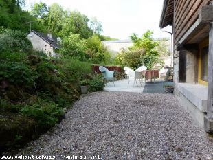 Huis voor grote groepen in Frankrijk te huur: EIGENZINNIG VAKANTIEHUIS 'La Pomme d'Or' in het Franse Chatel Chehery 