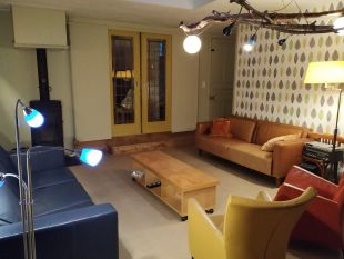 salon kamer met trapopgang