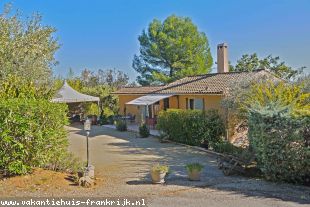Vakantiehuis: Gîte Les Glycines, een comfortabel vakantieverblijf voor 4 personen in het gezellige dorp Lorgues, gelegen in de Var, Provence