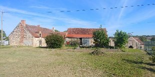 (Vakantie) woning: Saint Sornin –Woonboerderijtje met door schuren afgesloten erfje op terrein van 2920m² te huur in Allier (Frankrijk)