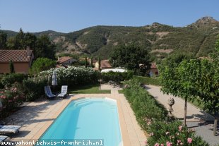 Vakantiehuis: Luxe 2-8 p. Villa met verwarmd privé zwembad; airco, wifi, auto oplaadpunt, jeu de boulesbn,Ned.tv zenders+o.a. 2 tennisbanen te huur in Ardeche (Frankrijk)