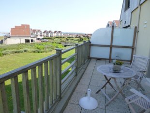 terras met zeezicht en natuurrijke omgeving