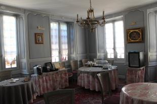 (Vakantie) koopwoning: Allier - Prachtig oud monumentaal pand met 8 gastenkamers. ** NIEUW ** te koop in Allier (Frankrijk).