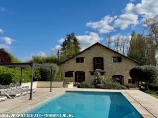 Luxury villa with large, heated pool, extensive facilties for all ages, bikes, pool table, Chateau Vigiers 8km with golf and Michelin star restraurant