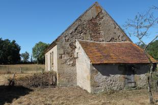 (Vakantie) koopwoning: Buxieres les Mines – compleet te renoveren boerderijtje op 7500 m2 grond ** NIEUW ** te koop in Allier (Frankrijk).