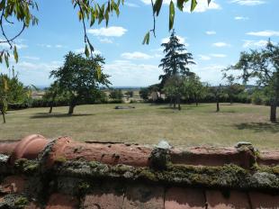 (Vakantie) koopwoning: Louroux Bourbonnais – Mooi verbouwde woonboerderij aan de rand van het dorp. ** NIEUW ** te koop in Allier (Frankrijk).