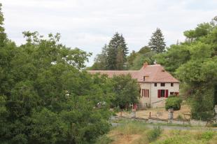(Vakantie) woning: Livry -Prachtig woonhuis, B&B met eigen stranden aan de rivier de Allier op ongeveer 1.5 hectare terrein. ** NIEUW ** te huur in Nievre (Frankrijk)