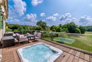 The Barn terrace with large Jacuzzi