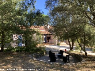 Vakantiehuis: sfeervol huis voor 8 personen met privé zwembad in hartje Provence
