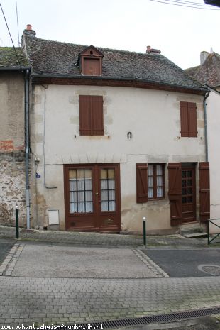 Huis in Frankrijk te koop: Bourbon l’Archambault – Gezellig dorpshuisje met balkon. 