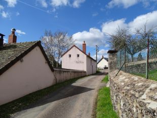 La Voie Romaine <br>Wandelroutes liggen gelijk voor de deur. Des promenades sont juste devant la porte