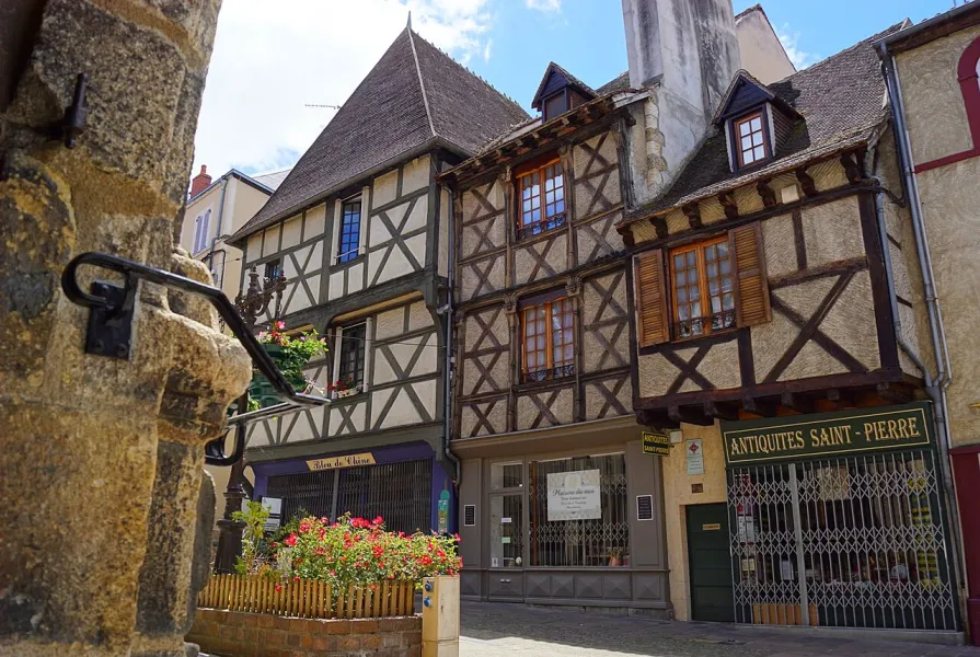 Montluçon, de oude stad met de vakwerkhuizen