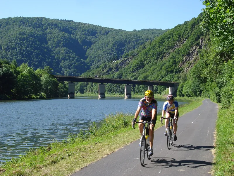 Fietsen over de Voie Verte langs de Maas.