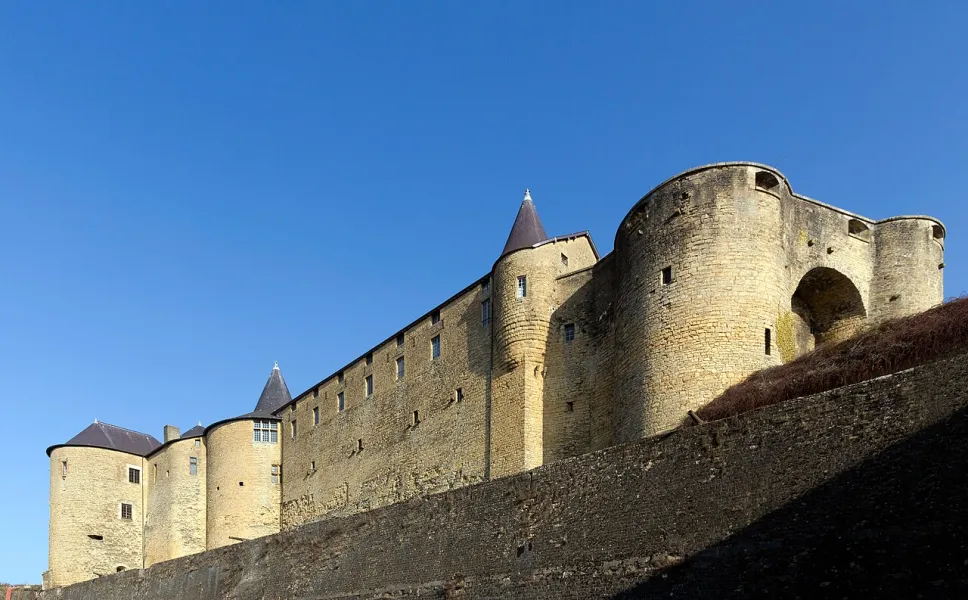 Het Château fort van Sedan, een van de grootste versterkte kastelen van Europa.