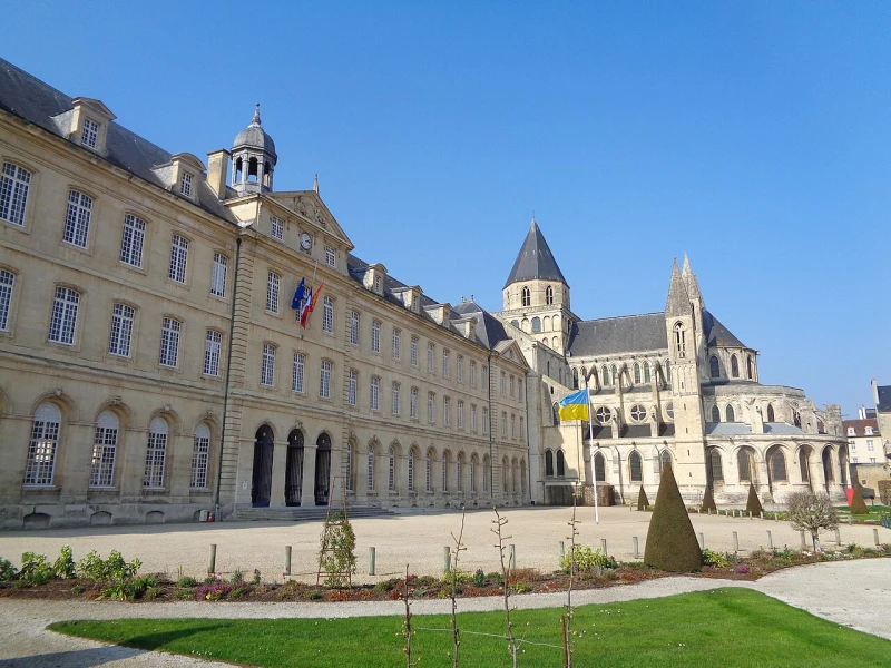 De majestueuze Abbaye aux Hommes in Caen, gesticht door Willem de Veroveraar in de 11e eeuw.