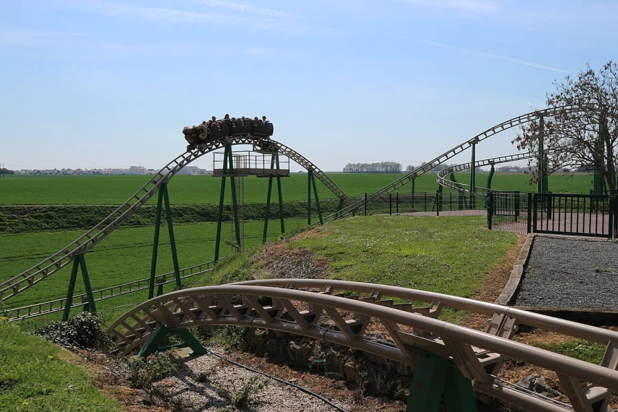 Festyland biedt een dag vol plezier en avontuur voor het hele gezin in een historisch geïnspireerde omgeving.