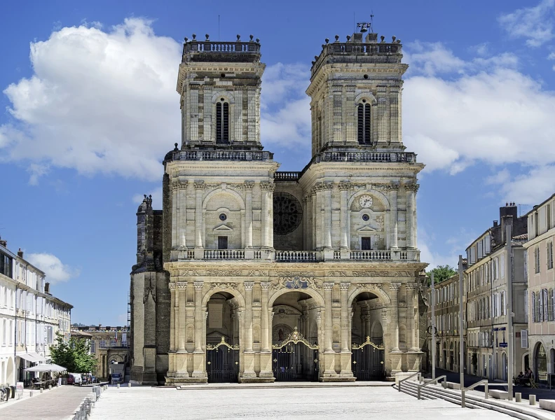 De gotische kathedraal Saint-Pierre.