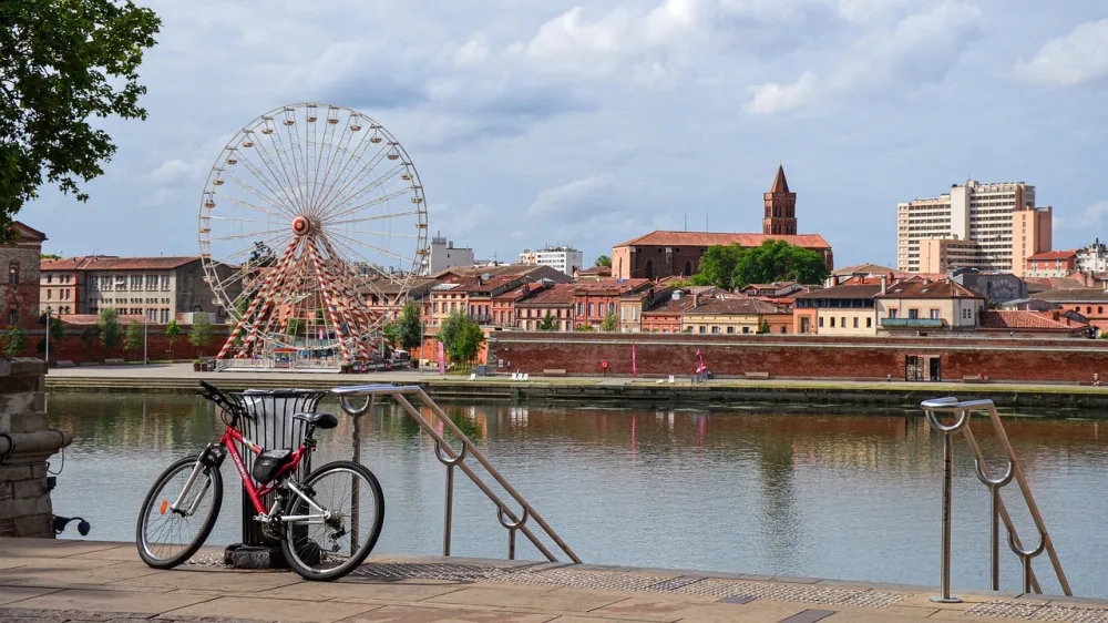 Toulouse de stad met rode stenen.