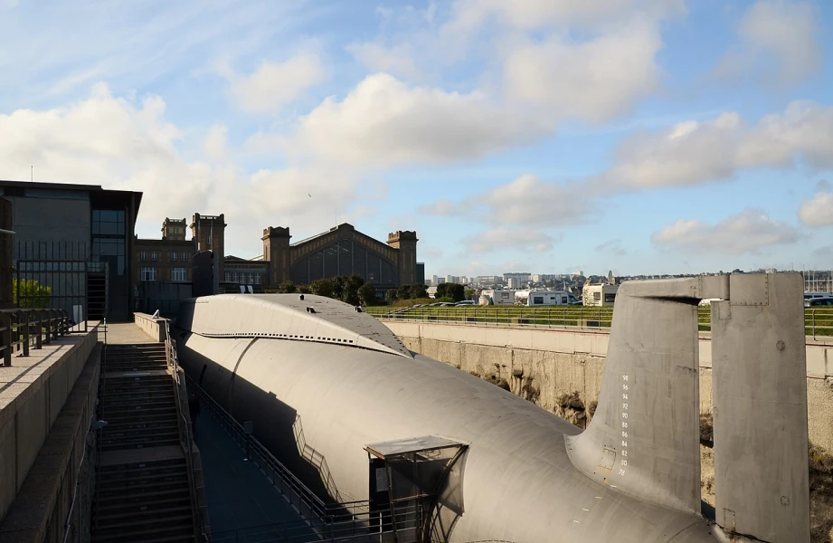 De onderzeeër Le Redoutable verkennen in La Cité de la Mer