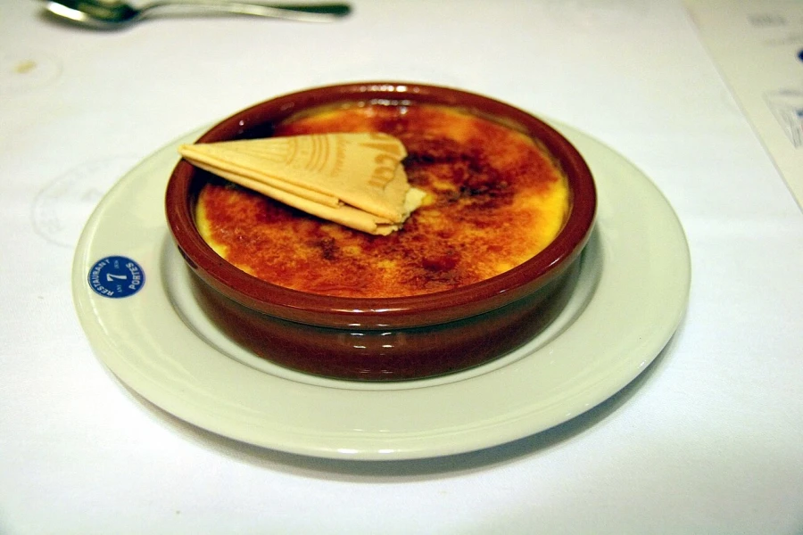 Crema Catalana met gekaramelliseerde suikerlaag